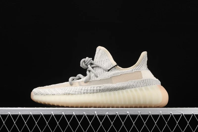 FIRST COPY Yeezy Boost 350 V2 - Lundmark