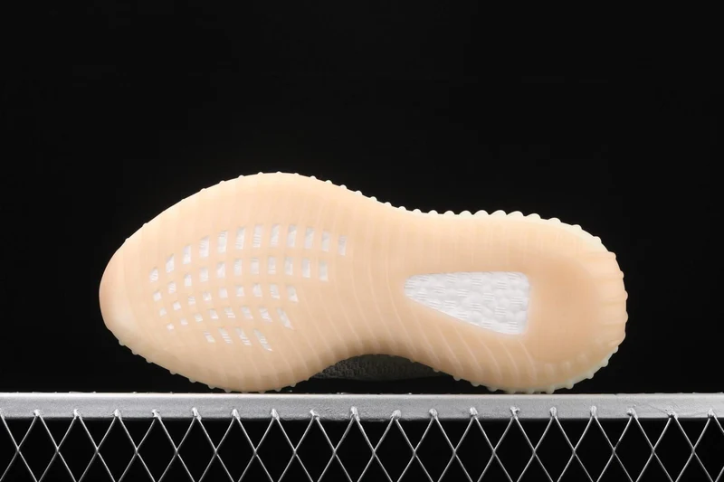 FIRST COPY Yeezy Boost 350 V2 - Lundmark - Image 3